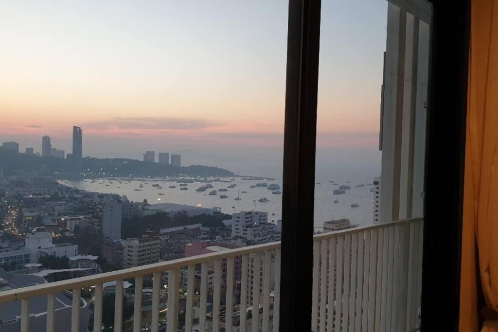 Apartment The Base Long Balcony King-bed With Infinity Pool & Free Netflix Pattaya