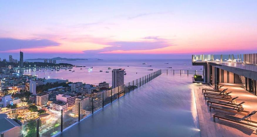 อพาร์ทเม้น The Base Long Balcony King-bed With Infinity Pool & Free Netflix Pattaya