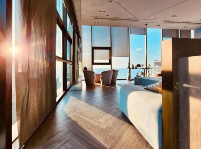 The Base Long Balcony King-bed With Infinity Pool & Free Netflix อพาร์ทเม้น Pattaya