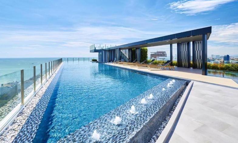 The Base Long Balcony King-bed With Infinity Pool & Free Netflix อพาร์ทเม้น *